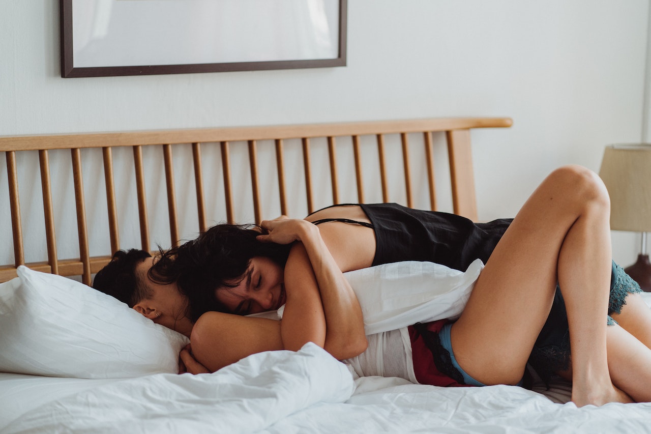 What Is Scissoring – MysteryVibe